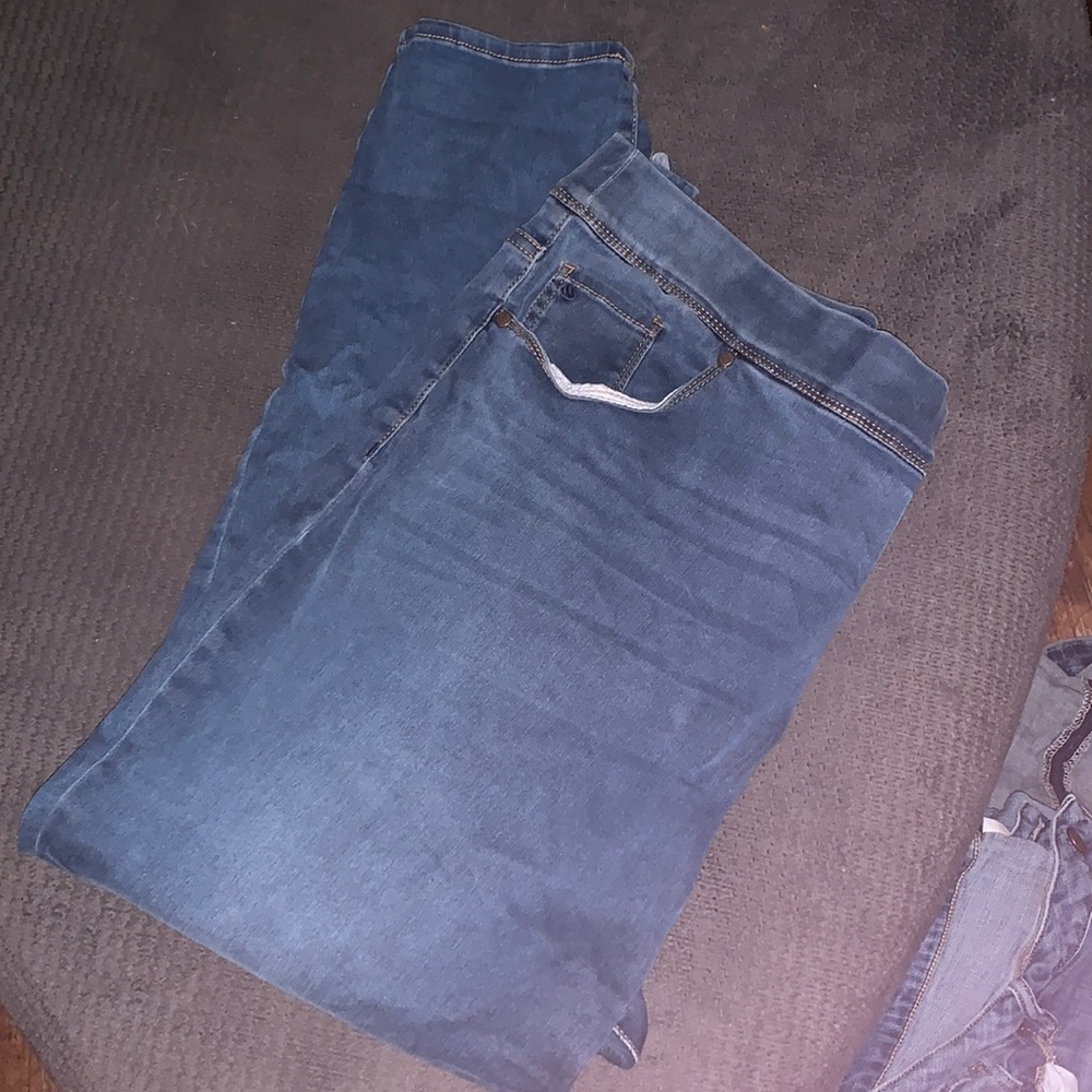 Pull on skinny jeans/ jeggings